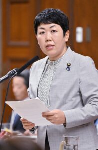 アイヌ遺骨返還推進せよ/第６次男女共同参画基本計画は後退 包括的施策が必要（参院決算委）